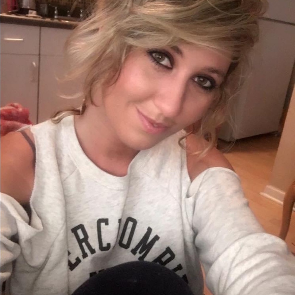A&F sweatshirt